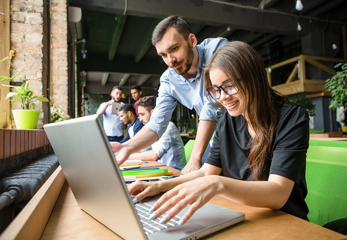Equipe e ambiente de trabalho — Line